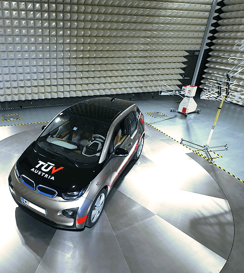P1280574_TUV_AUSTRIA_EMV_Absorber_Halle_Anechoic_Chamber_500px.png