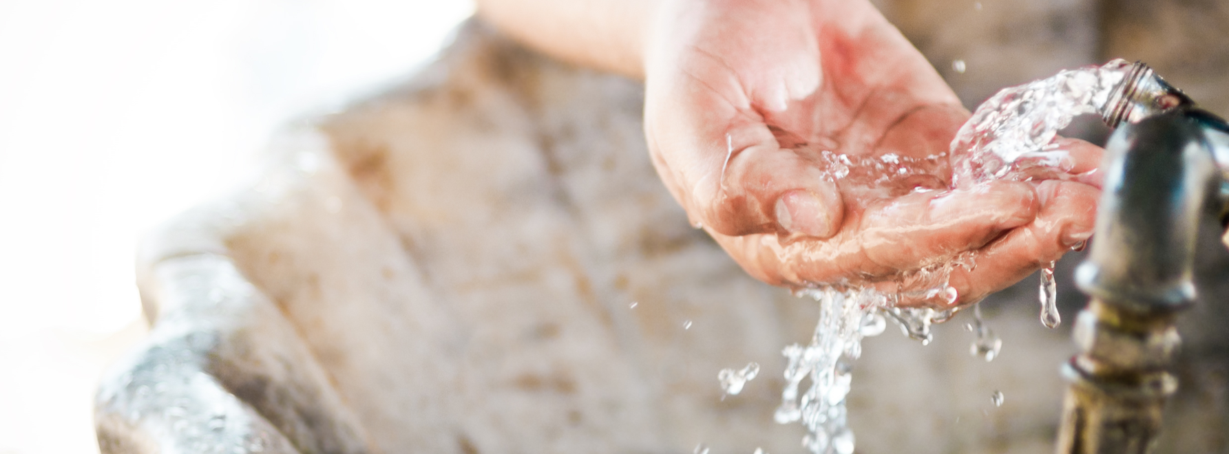 csm_23.116.109.01_1920x660_Trinkwasserhygiene_shutterstock_259122731_c_mariait_5ead60be32.png